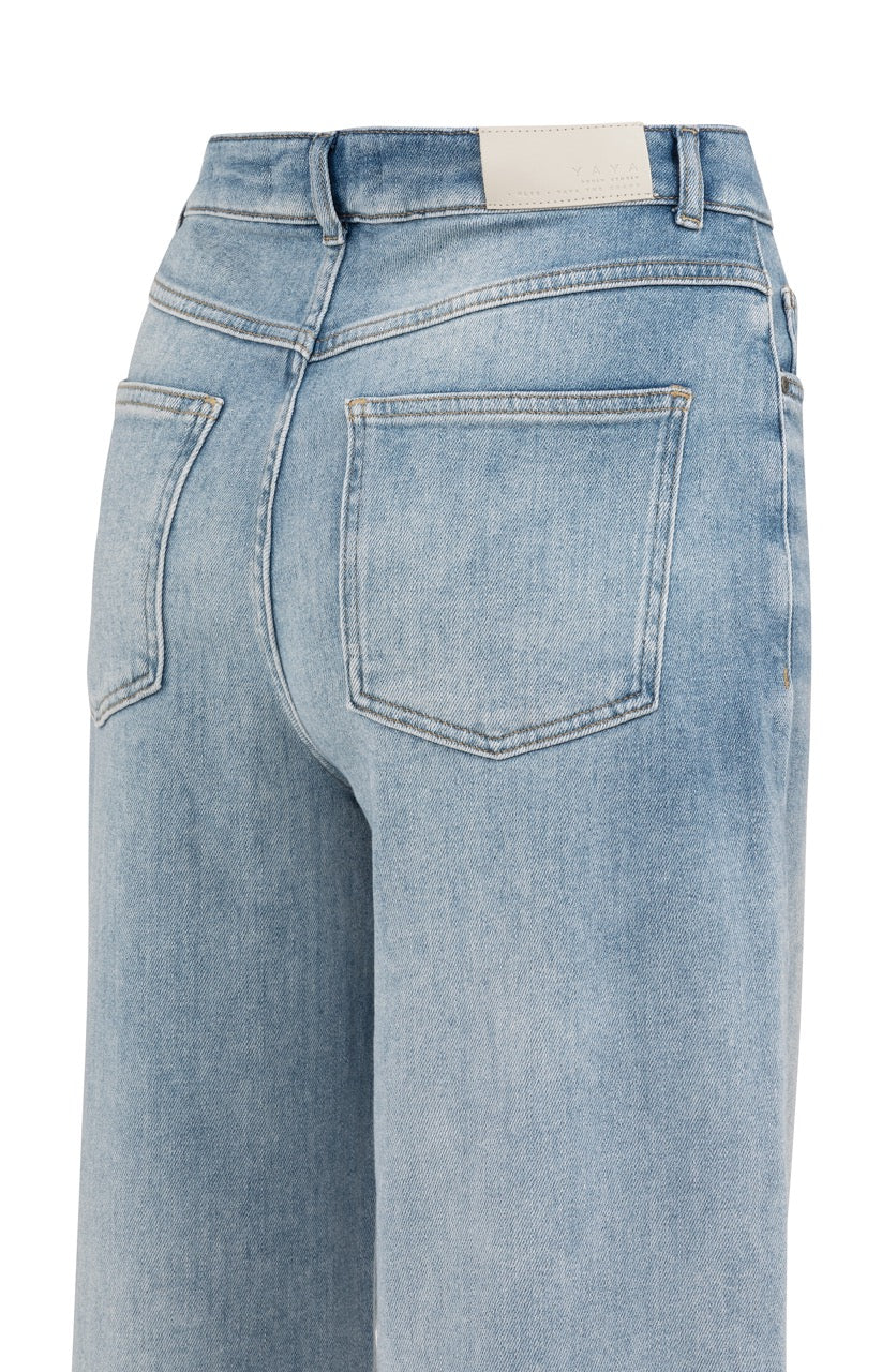 High Waist Loose-Fit Jeans with Light Wash
