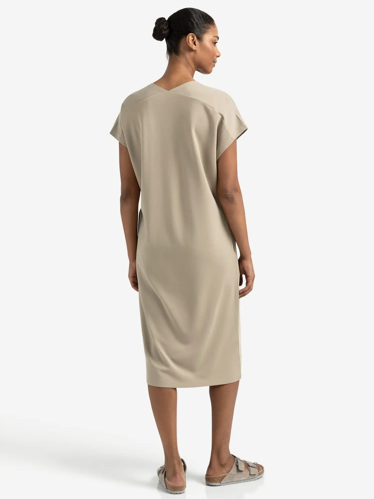 Sleeveless Dress with Double V-neck and Front Slit – YAYA