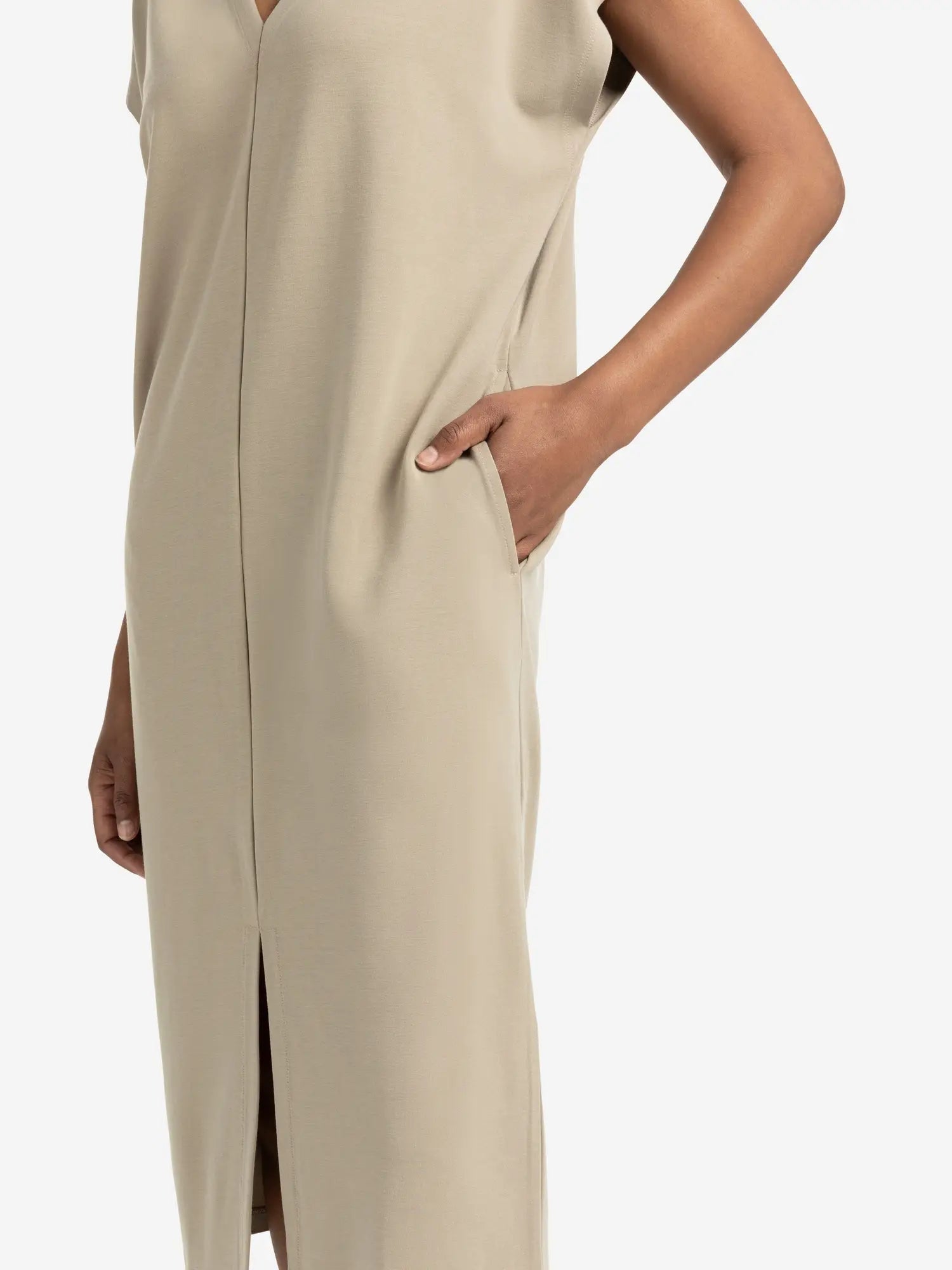 Sleeveless Dress with Double V-neck and Front Slit – YAYA