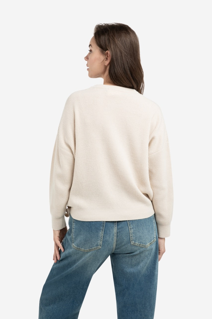 YY Knitted Sweater with Tie Details at the Hem in Kit Beige Melange