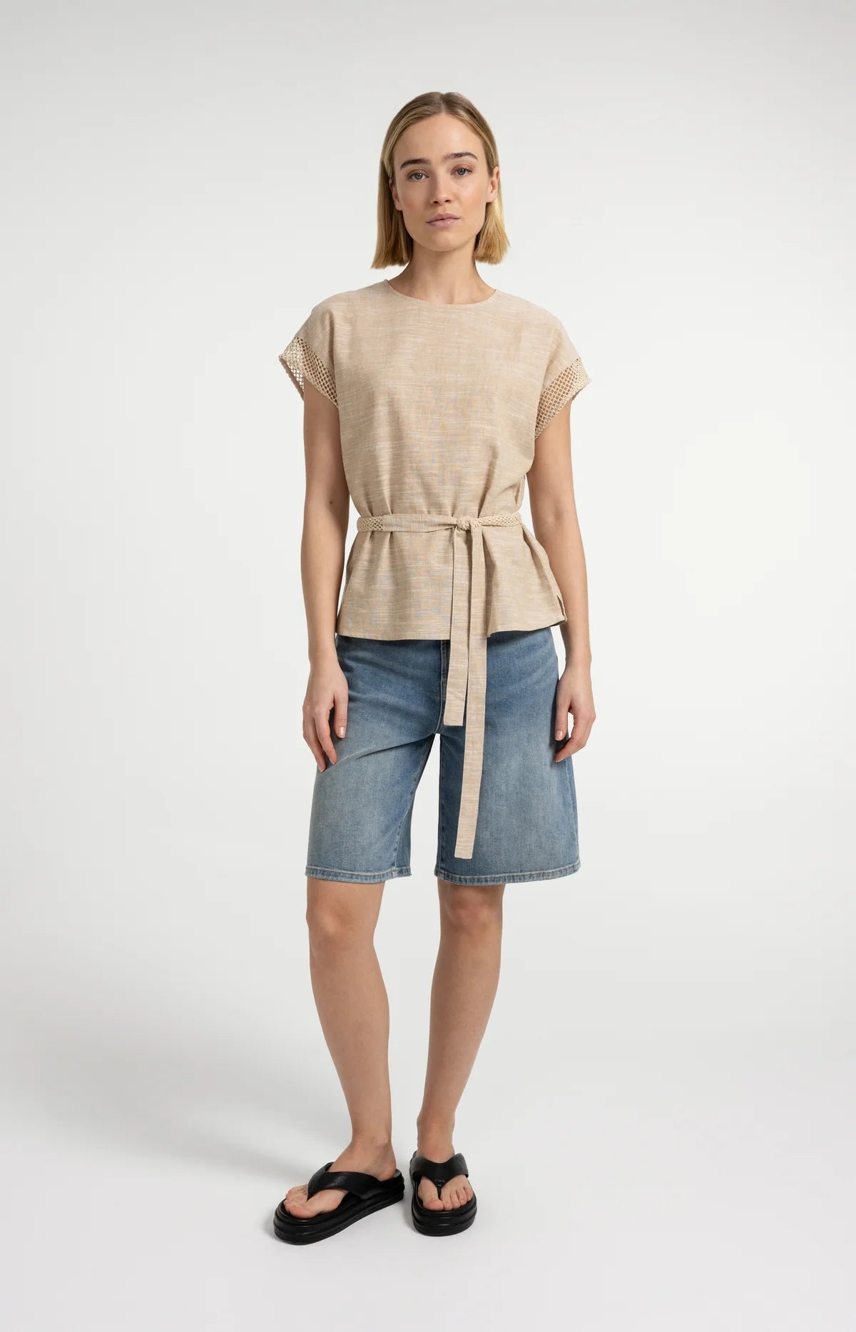 Short sleeve top with crochet details Yaya