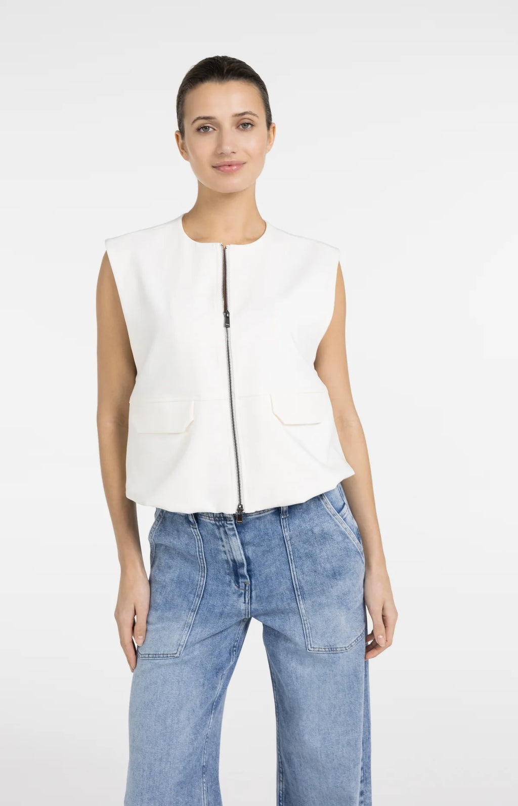 Sleeveless Woven Jacket with Balloon-Shaped Hem Yaya