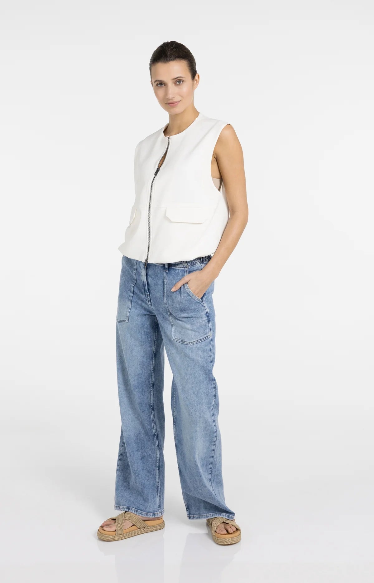 Sleeveless Woven Jacket with Balloon-Shaped Hem Yaya