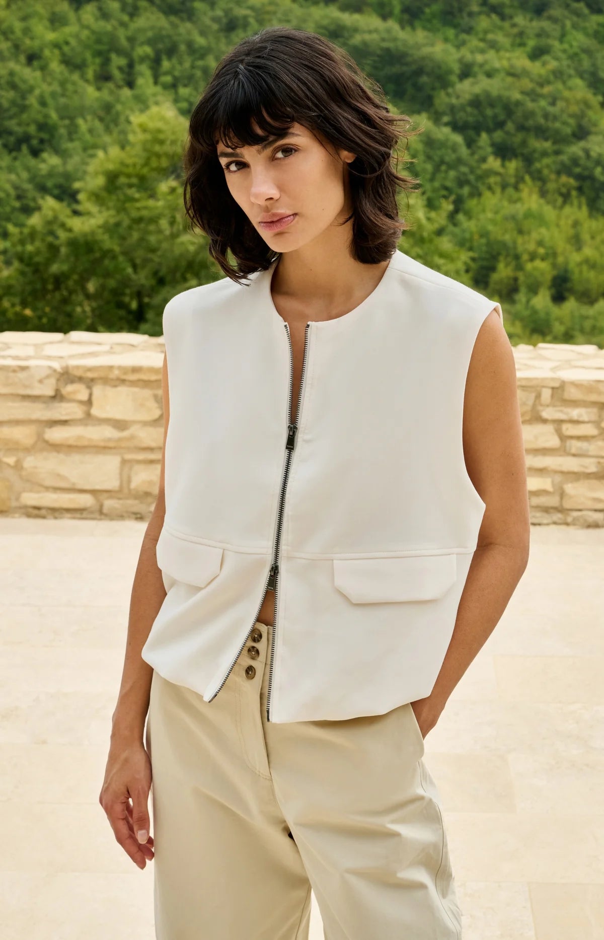 Sleeveless Woven Jacket with Balloon-Shaped Hem Yaya