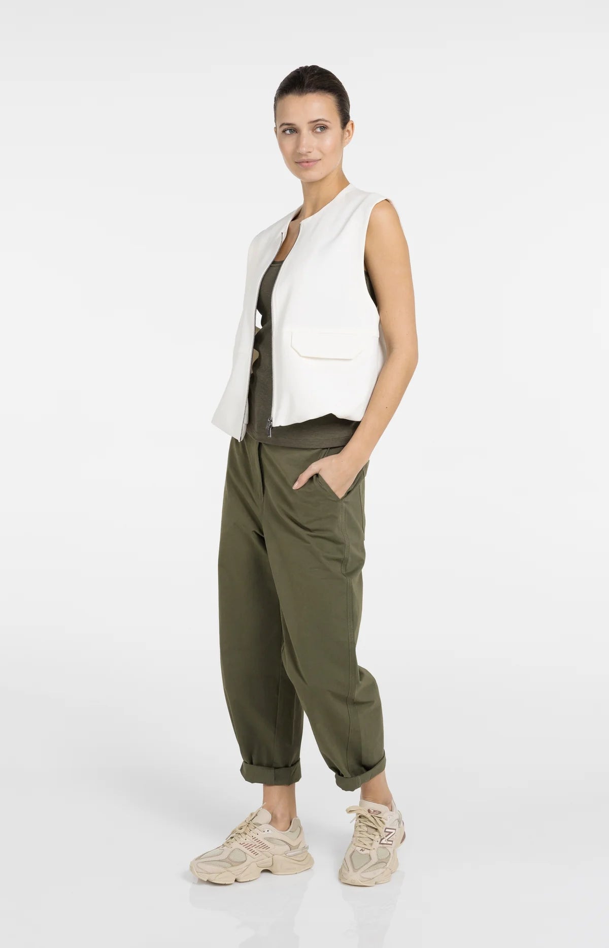 Sleeveless Woven Jacket with Balloon-Shaped Hem Yaya