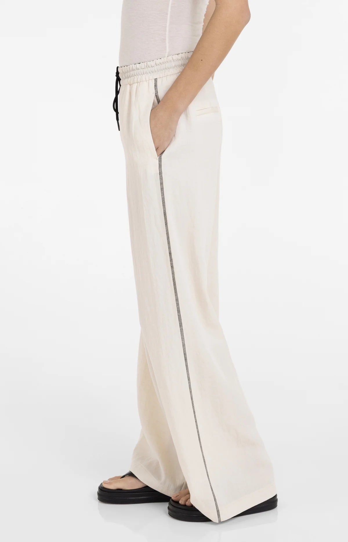 Trousers with Wide Legs and Contrast Stitching L32 Yaya