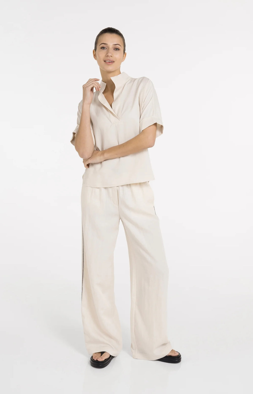 Trousers with Wide Legs and Contrast Stitching L32 Yaya