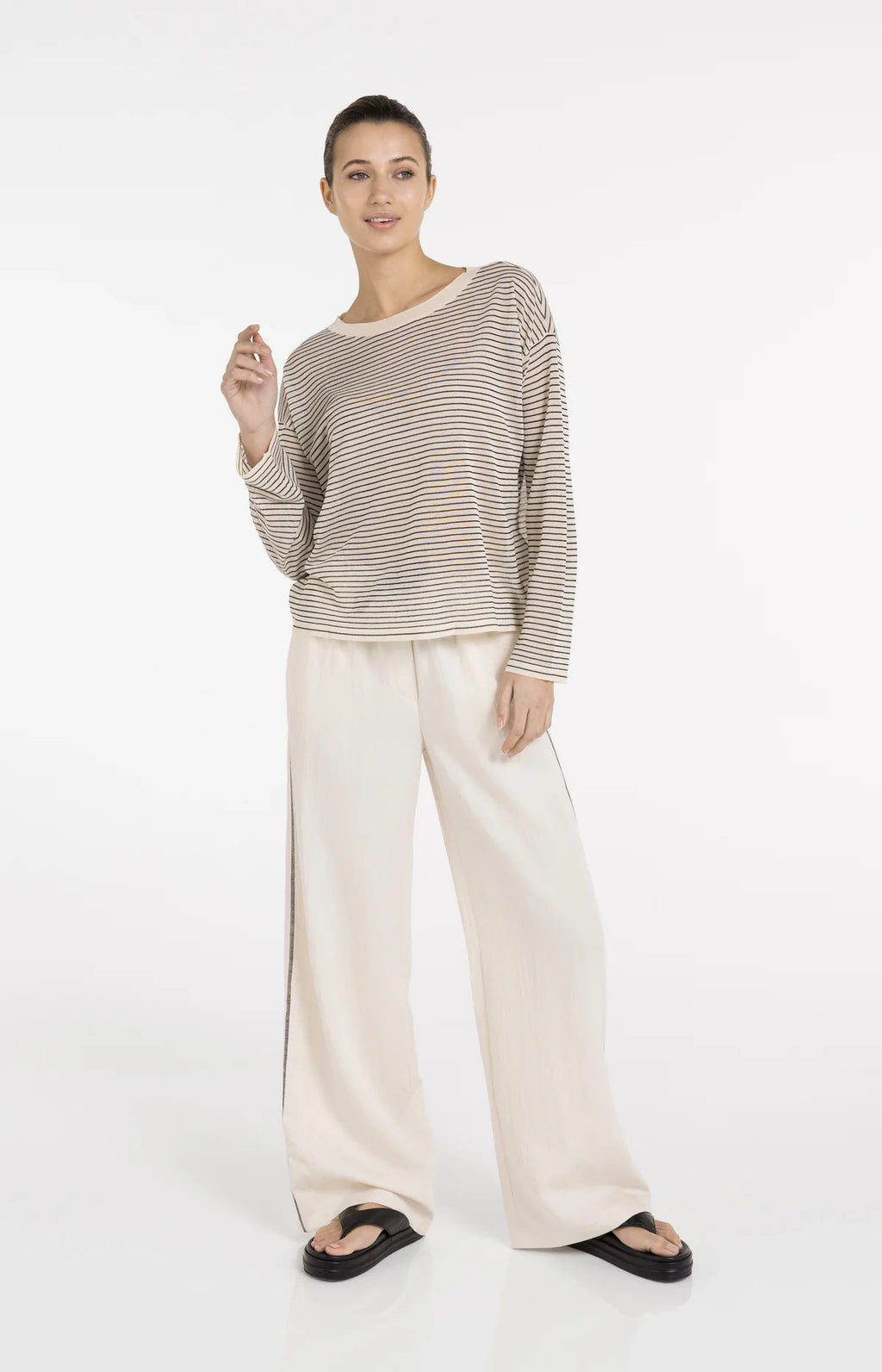 Trousers with Wide Legs and Contrast Stitching L32 Yaya